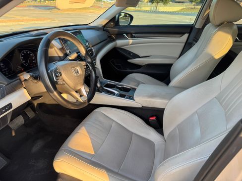 Used 2018 Honda Accord Touring image 10