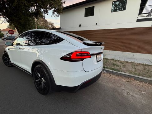 Used 2023 Tesla Model X image 9
