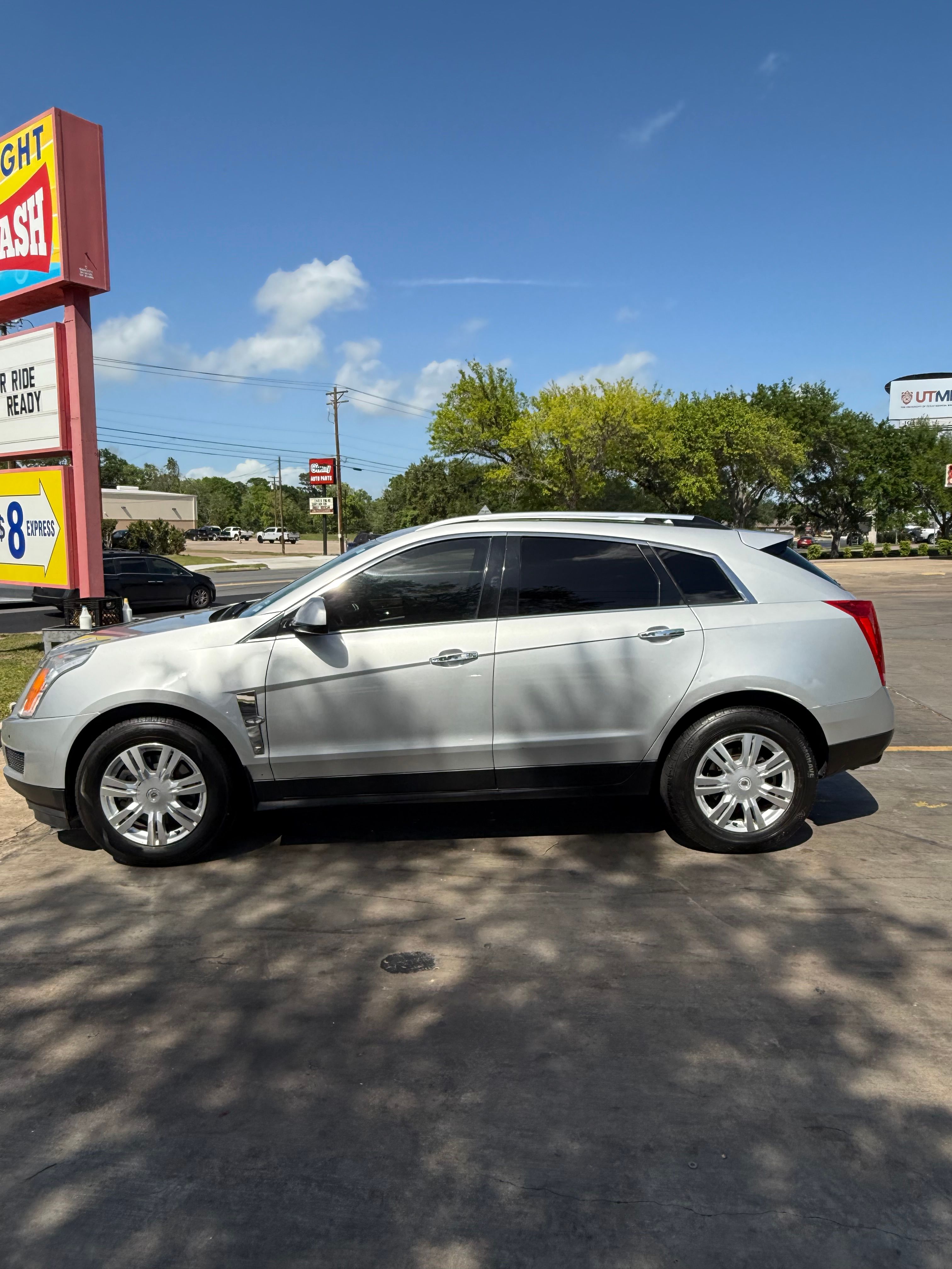 Used 2012 Cadillac SRX Luxury FWD image 2
