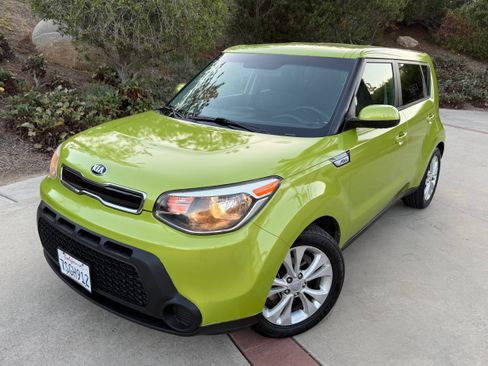 Used 2015 Kia Soul + FWD image 1