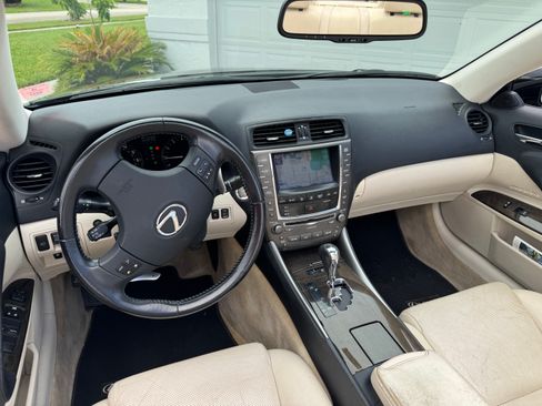 Used 2010 Lexus IS 250C w/ Luxury Pkg RWD image 12