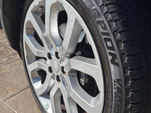 Used 2016 Land Rover Range Rover HSE image 4