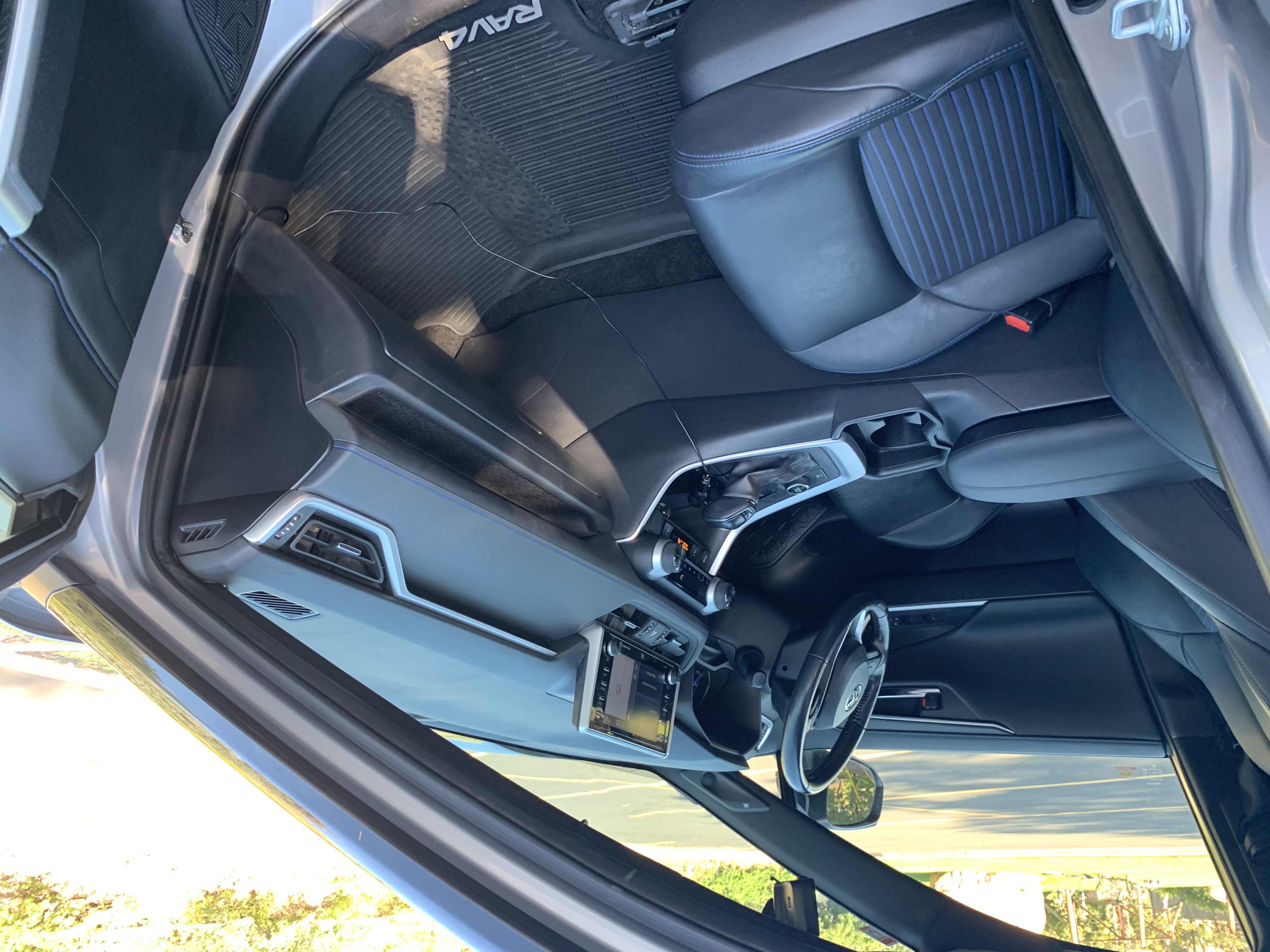 Used 2019 Toyota RAV4 XSE AWD/4WD image 10