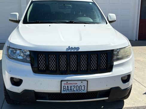 Used 2013 Jeep Grand Cherokee Altitude AWD/4WD image 7