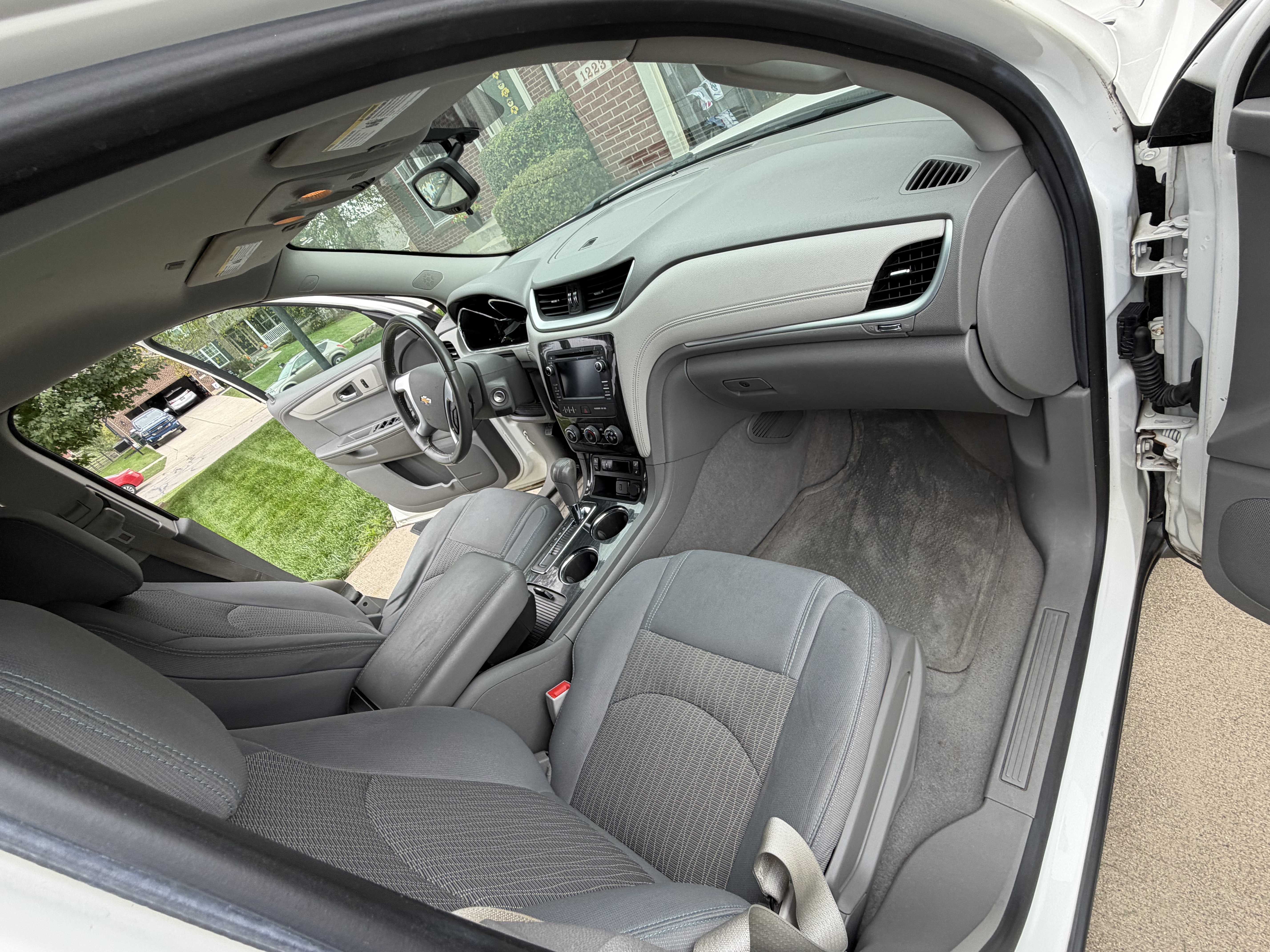 Used 2015 Chevrolet Traverse LT w/ Style and Technology Package FWD image 22