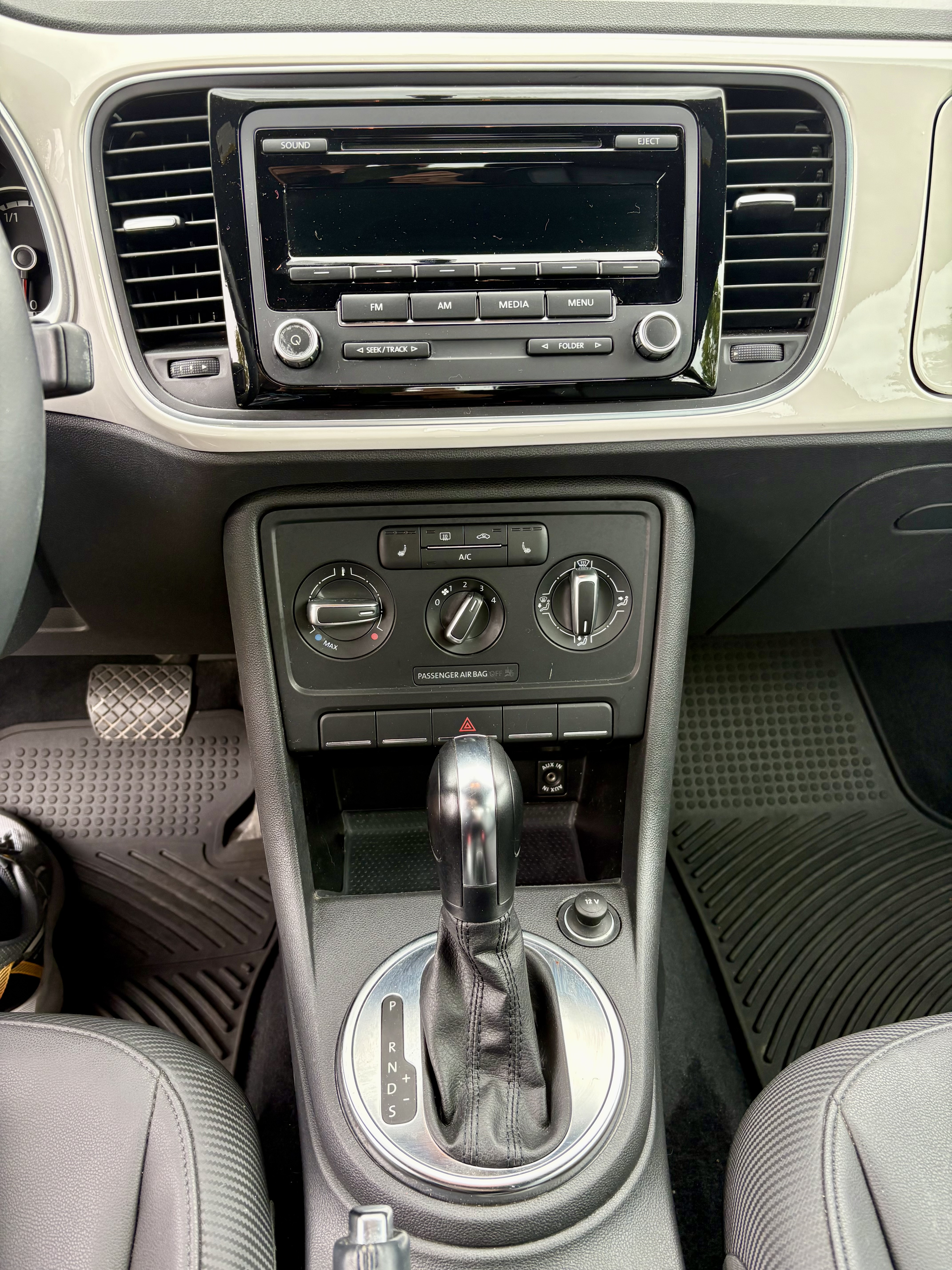 Used 2014 Volkswagen Beetle 2.5 FWD image 11