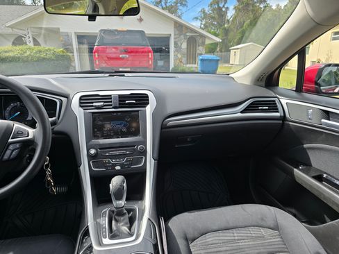Used 2016 Ford Fusion SE image 24