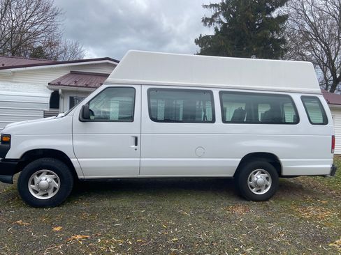 Used 2014 Ford E-250 and Econoline 250 Extended w/ Power Group image 1