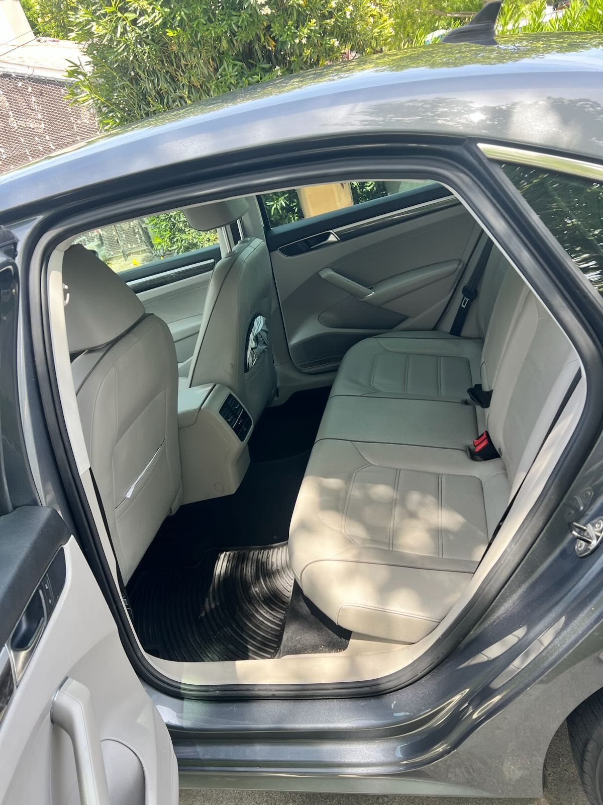 Used 2017 Volkswagen Passat 1.8T SE FWD image 5