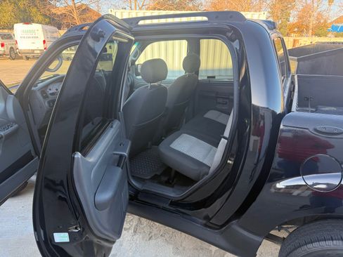 Used 2004 Ford Explorer Sport Trac XLT image 10