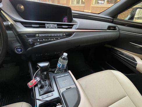 Used 2020 Lexus ES 300h w/ Premium Package FWD image 8