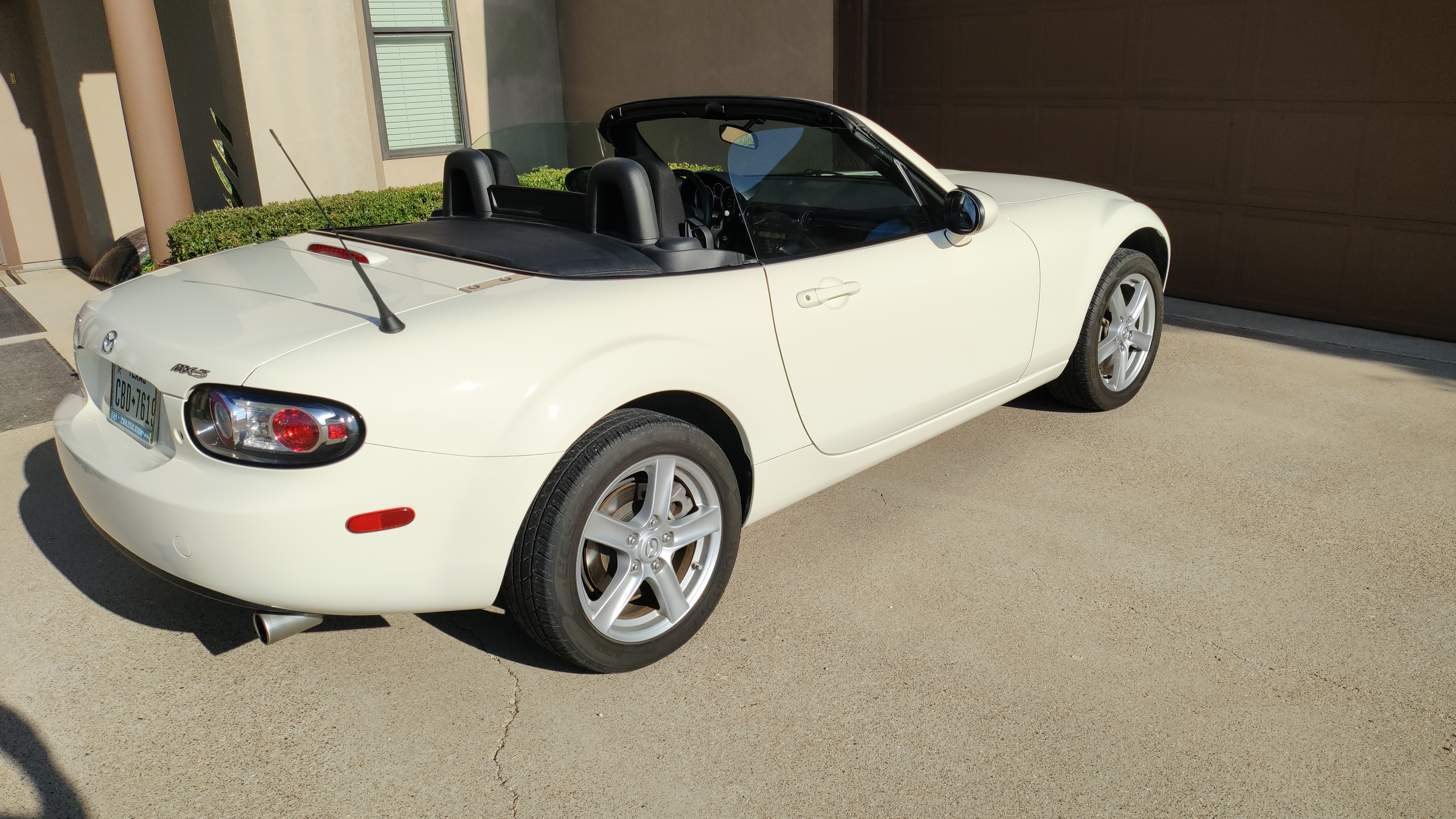 Used 2008 MAZDA MX-5 Miata Sport RWD image 11