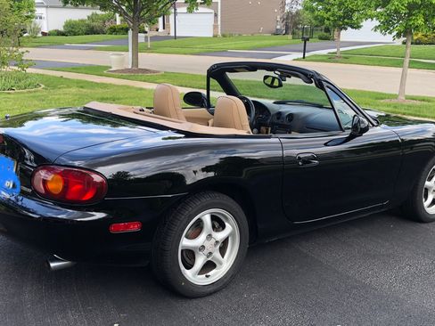 Used 2000 MAZDA MX-5 Miata RWD image 2