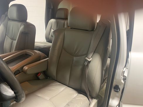 Used 2003 Chevrolet Suburban 2500 LT w/ LT Preferred Equipment Group image 18