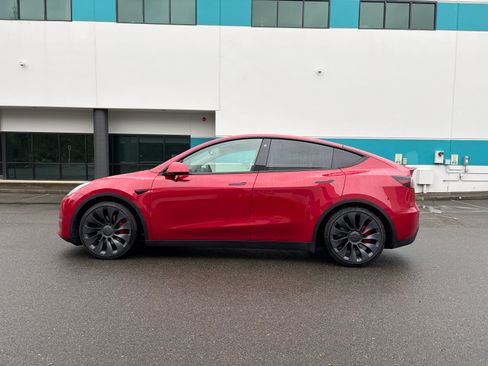Used 2023 Tesla Model Y Performance image 10