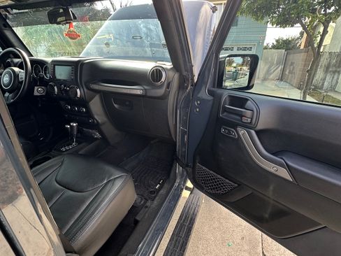 Used 2018 Jeep Wrangler Unlimited Sport image 10