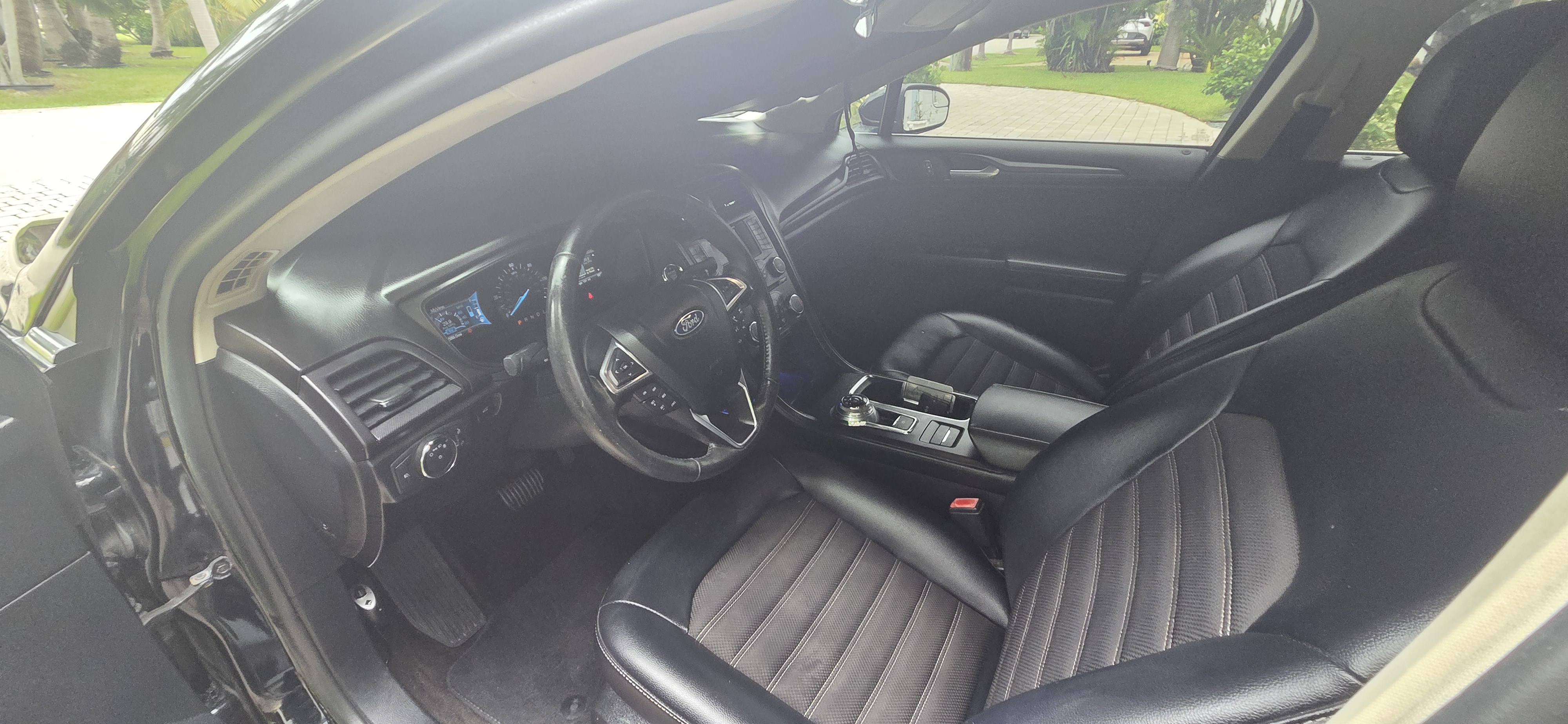 Used 2018 Ford Fusion SE w/ Equipment Group 601A FWD image 11