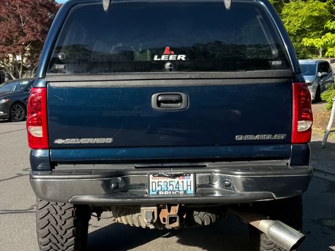 Used 2005 Chevrolet Silverado 2500 LS w/ Heavy-Duty Power Package AWD/4WD image 6