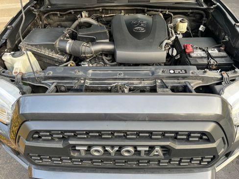 Used 2016 Toyota Tacoma SR5 image 26