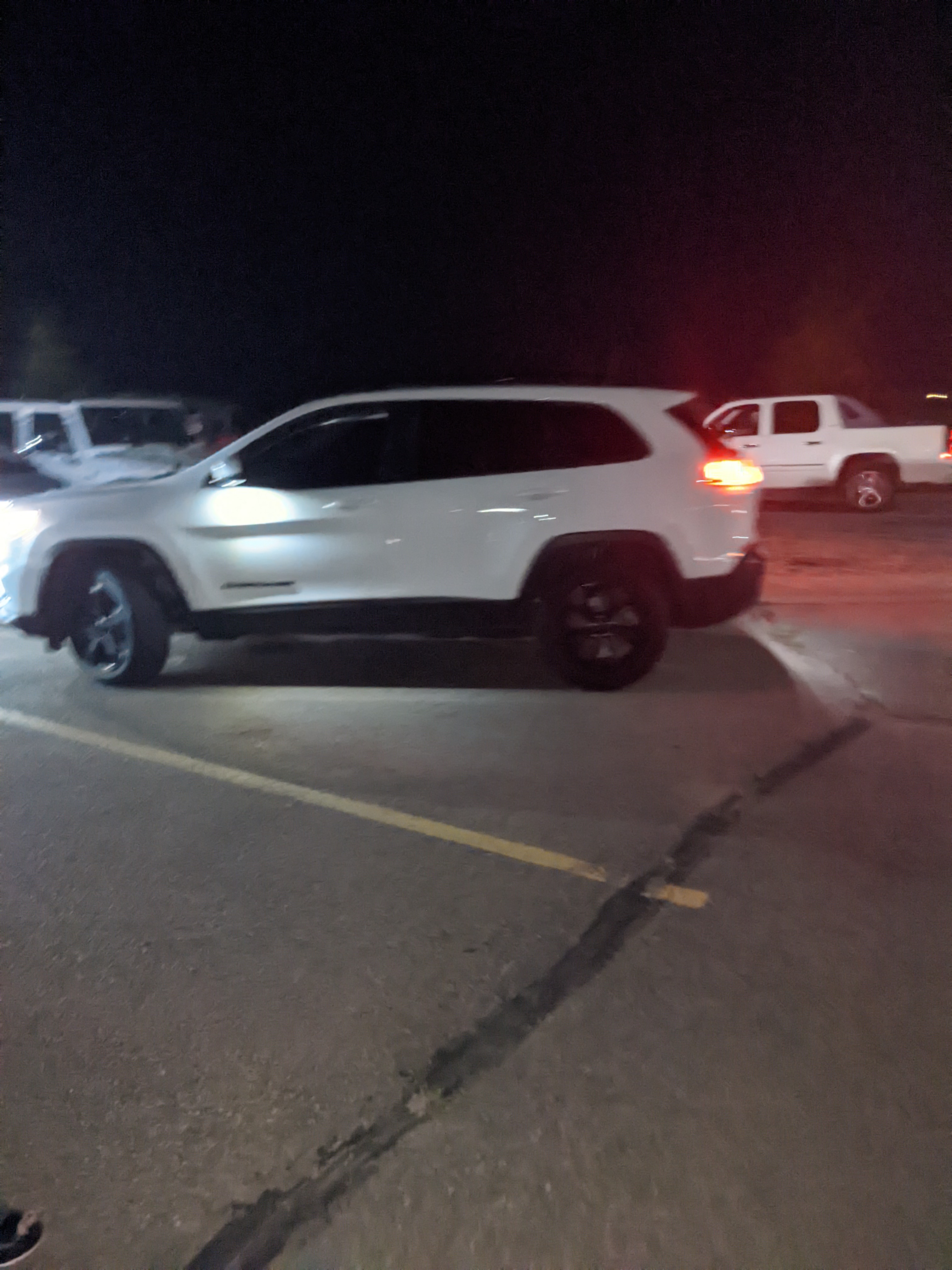 Used 2019 Jeep Cherokee Latitude Plus AWD/4WD image 1