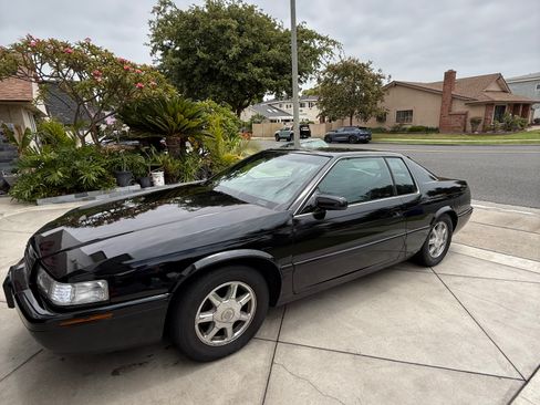 Used 2002 Cadillac Eldorado Touring w/ Preffered Equipment Group FWD image 8