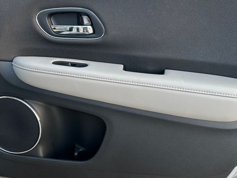 Used 2020 Honda HR-V EX image 11