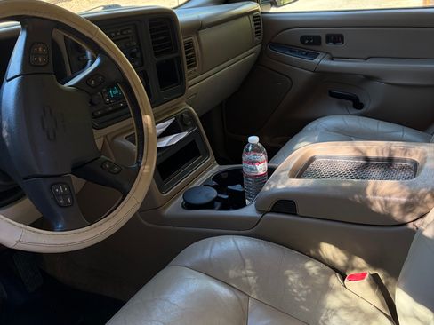 Used 2004 Chevrolet Suburban LT w/ Preferred Equipment Group AWD/4WD image 12