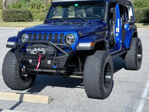 Used 2019 Jeep Wrangler Unlimited Sahara image 16