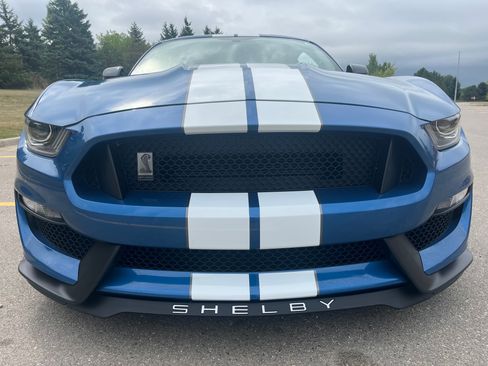 Used 2019 Ford Mustang Shelby GT350 w/ Technology Package RWD image 4