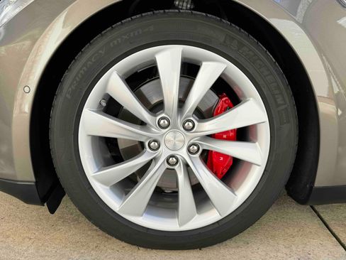 Used 2015 Tesla Model S P90D image 6