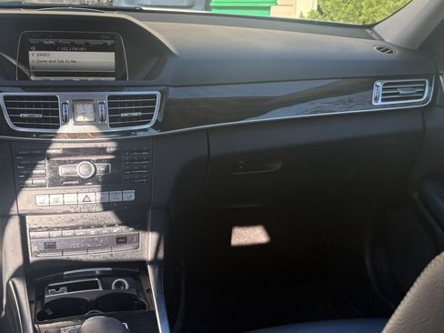 Used 2014 Mercedes-Benz E 350 4MATIC Sedan image 12