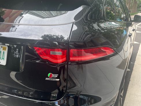 Used 2018 Jaguar F-PACE S image 11