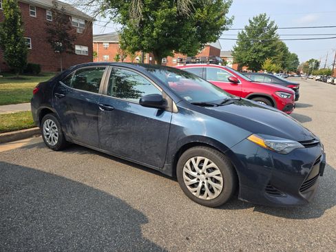 Used 2019 Toyota Corolla LE image 2