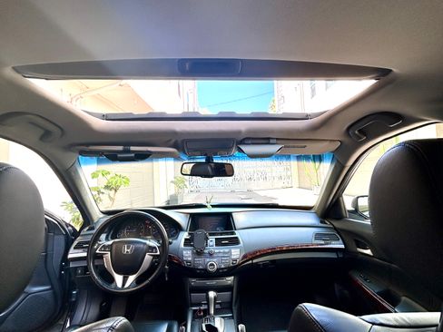 Used 2010 Honda Crosstour EX-L image 11