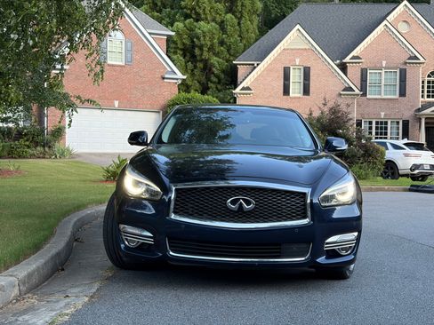Used 2015 INFINITI Q70 L 5.6 w/ V8 Deluxe Technology Package RWD image 2