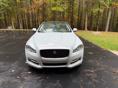 Used 2016 Jaguar XJ R-Sport image 16