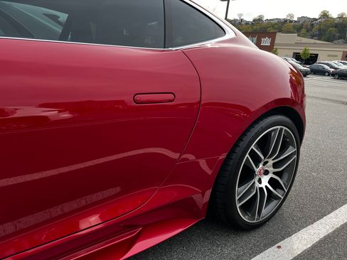 Used 2017 Jaguar F-TYPE R image 5
