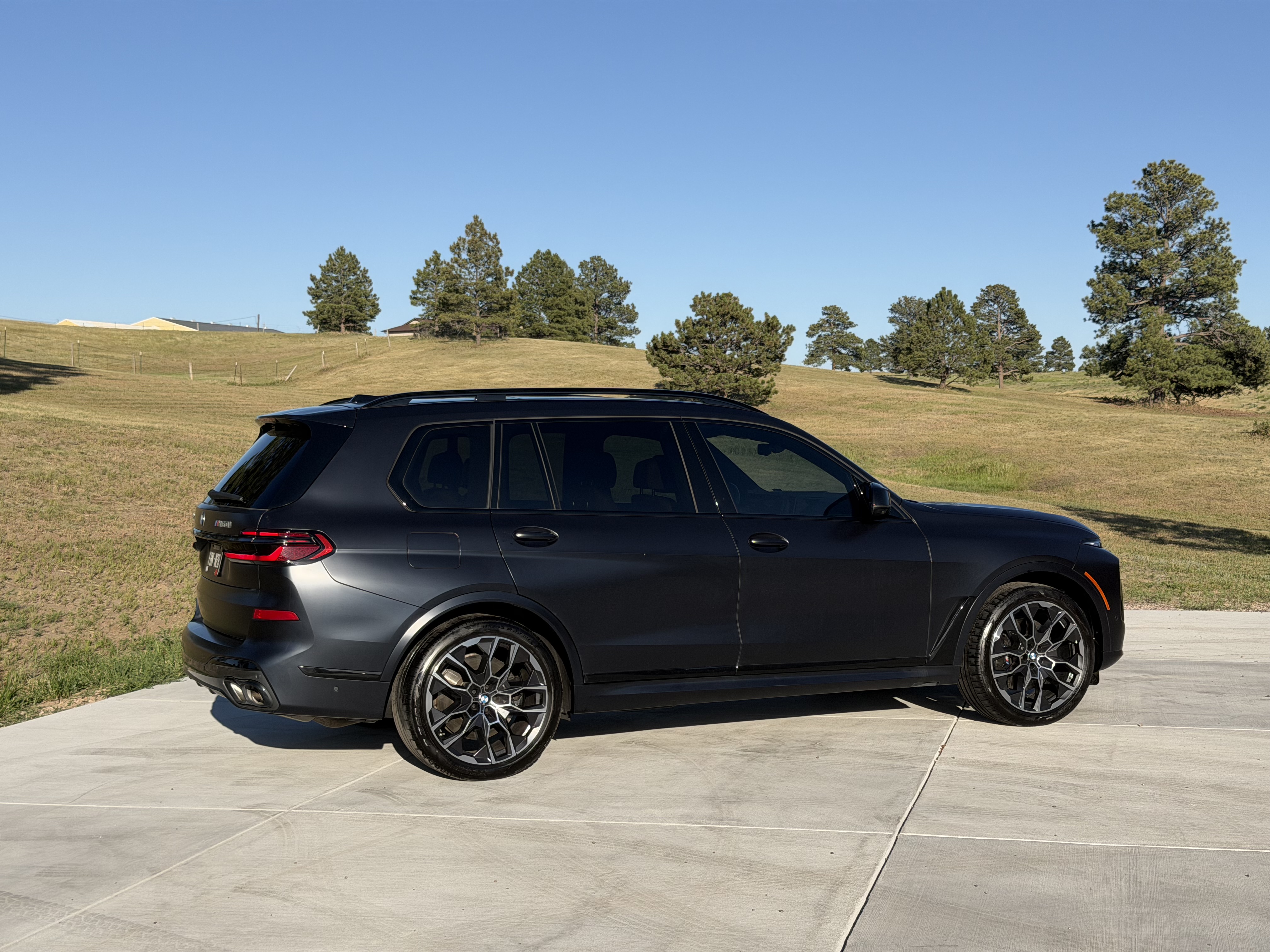 Used 2025 BMW X7 M60i AWD/4WD image 5