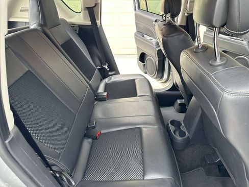 Used 2014 Jeep Compass Latitude image 11