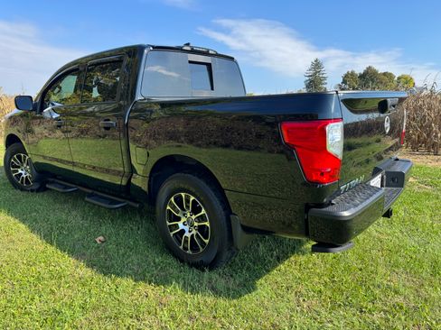 Used 2023 Nissan Titan SV w/ SV Convenience Package image 5
