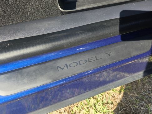 Used 2020 Tesla Model Y Performance image 23