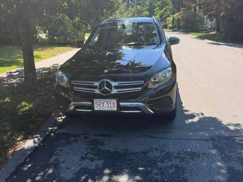 Used 2017 Mercedes-Benz GLC 300 4MATIC image 1
