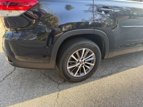 Used 2019 Toyota Highlander XLE image 20