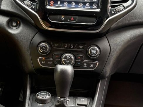 Used 2020 Jeep Cherokee Limited AWD/4WD image 9