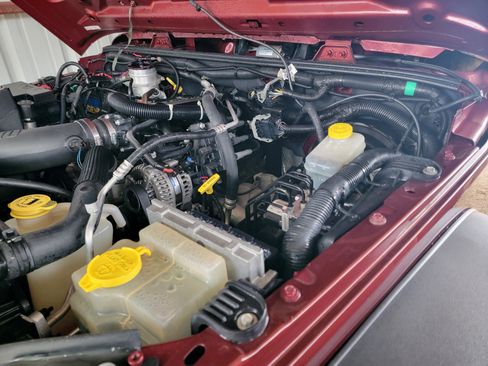 Used 2008 Jeep Wrangler Unlimited Sahara w/ Dual Top Group image 18