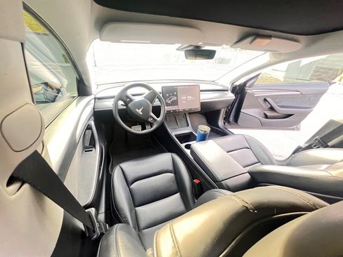 Used 2022 Tesla Model 3 Performance image 13