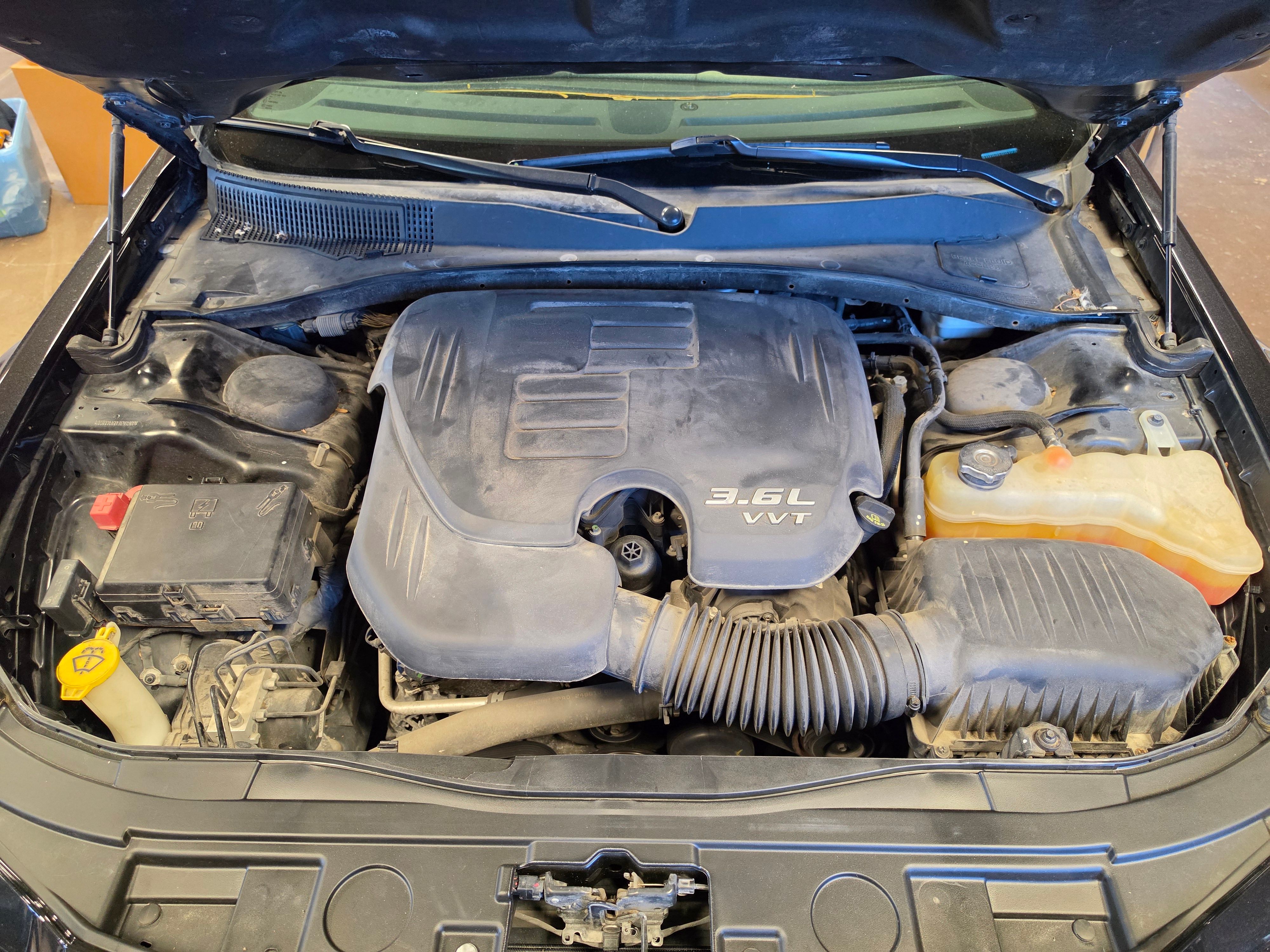 Used 2014 Chrysler 300 C AWD/4WD image 8