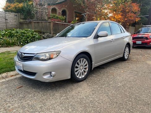 Used 2010 Subaru Impreza 2.5i Premium image 4