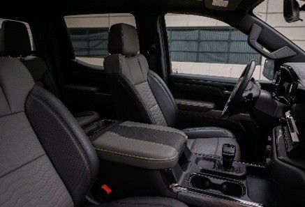 Used 2023 Chevrolet Silverado 1500 ZR2 w/ Technology Package AWD/4WD image 4