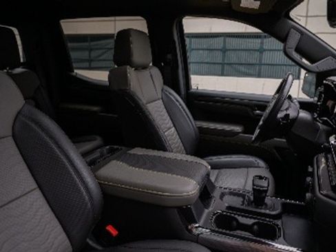 Used 2023 Chevrolet Silverado 1500 ZR2 w/ Technology Package image 4